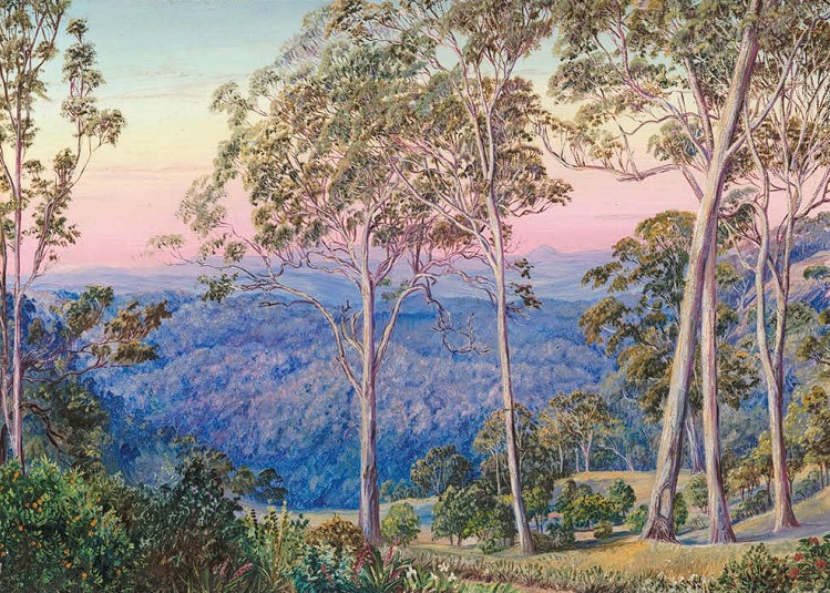 Figura 47 - Evening Glow over "The Range," seen through Red Gums at Harlaxton, Queensland. Paisagem do interior de Queensland, com eucaliptos e relevo de planalto ao fundo, que contextualiza a zona de transição litológica descrita por North no diário.